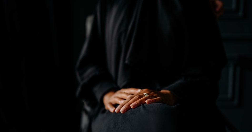 How to Keep Black Abaya From Fading: Expert Care Tips