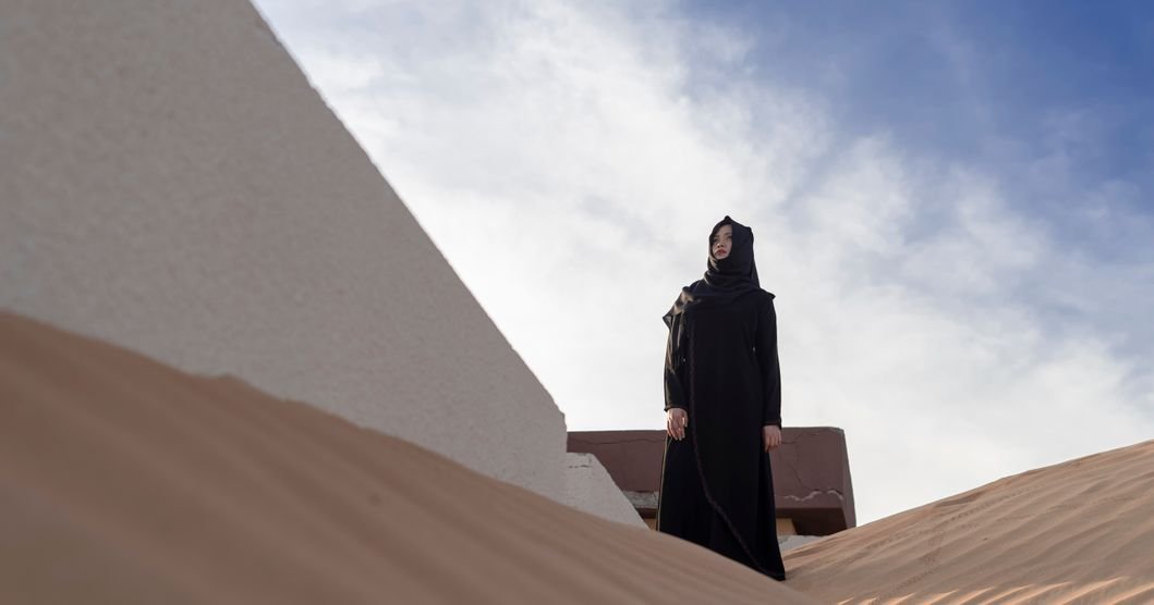 How to Wear Abaya in Summer: Fresh, Cool Styles for UAE Heat