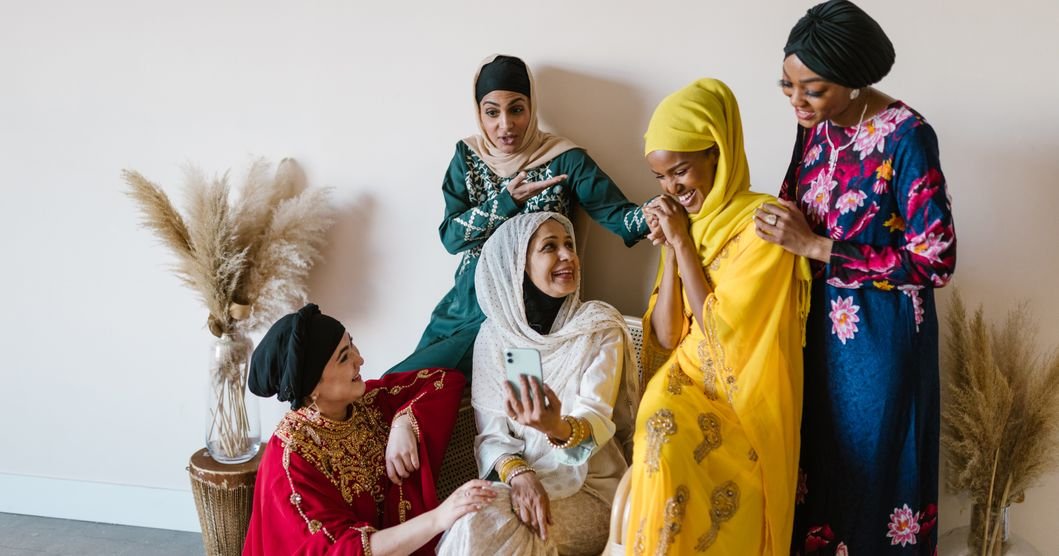 Modern Abaya Styles 2026: UAE Fashion Trends and Buying Guide
