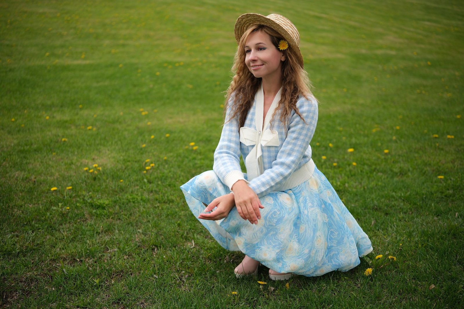 Portrait of a petite-framed model, illustrating proportion and fit