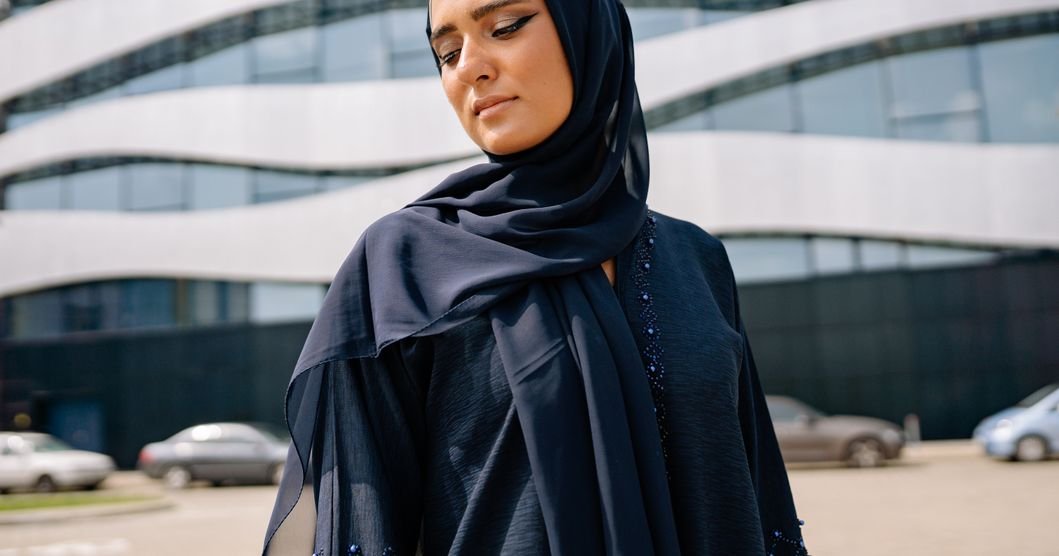 Can I Wear Abaya with Jeans? Modern Styling Guide